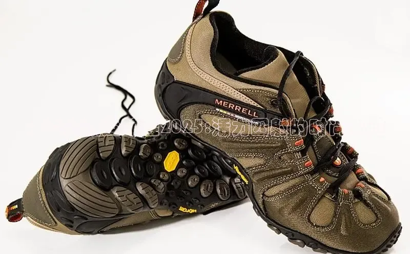 中乔新款运动鞋2025:活力四射的时尚之选